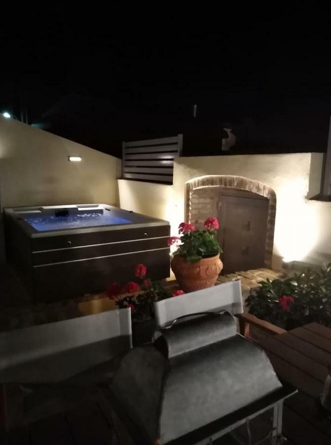Anemomilos Jacuzzi Suite Corfu  Exterior foto
