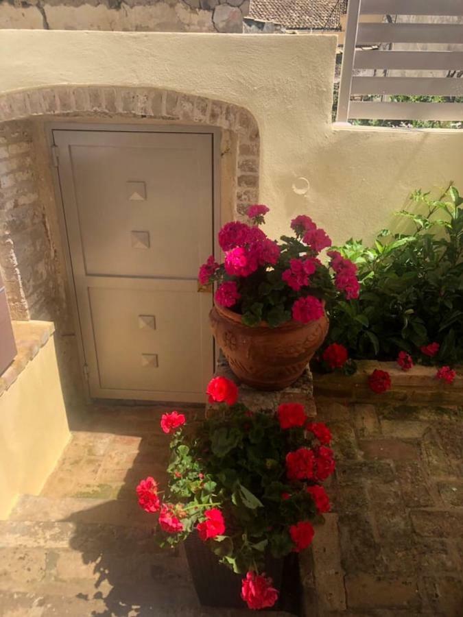 Anemomilos Jacuzzi Suite Corfu  Exterior foto